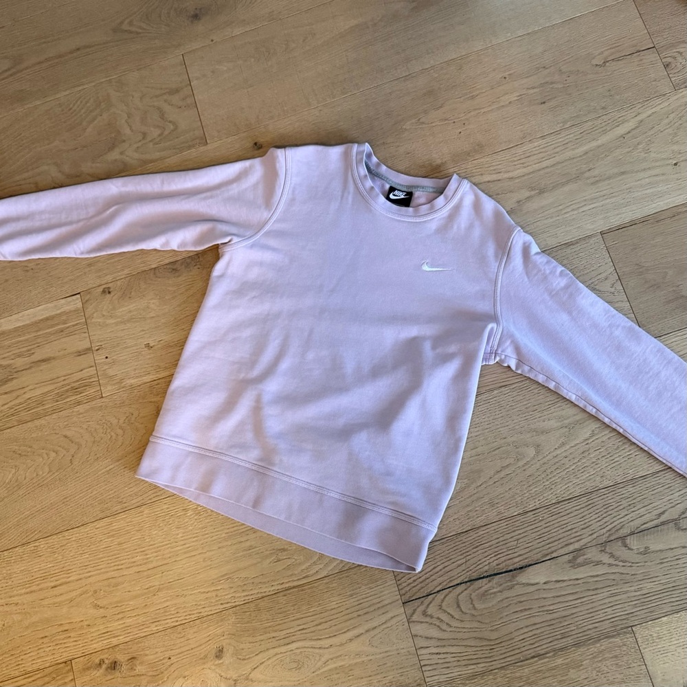 Nike Pastel Pink Crew Sweatshirt Women’s Size Medium with Subtle Stitching